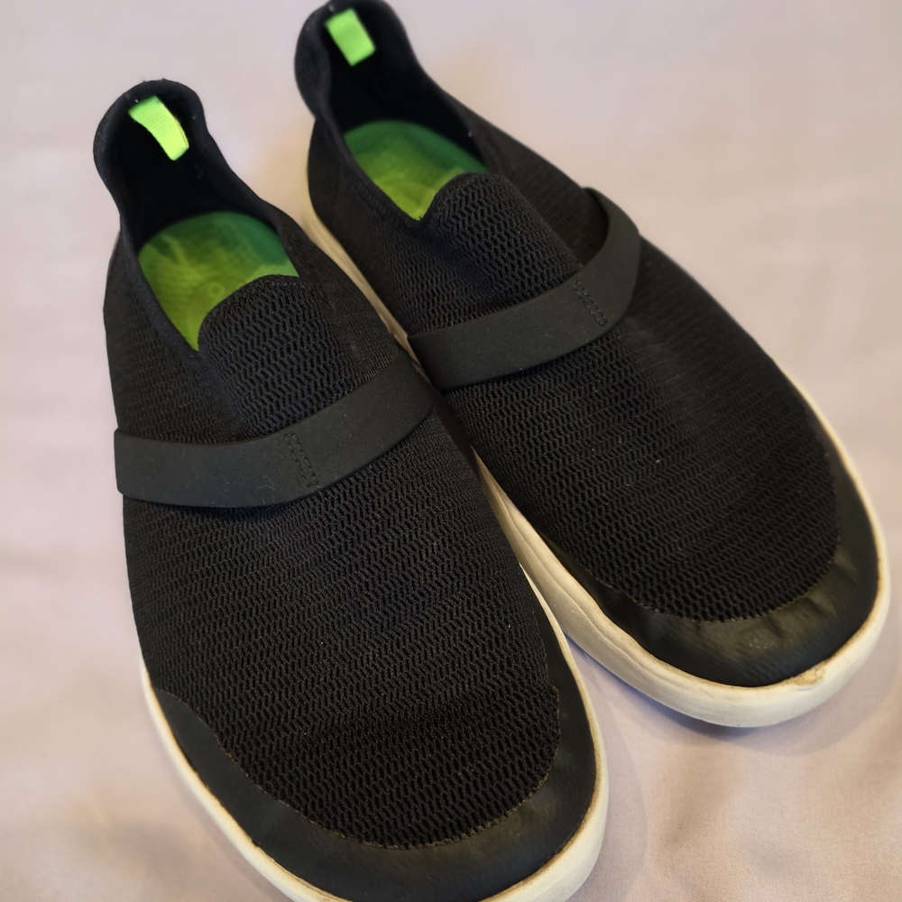 OOFOS Black Slip-On Women's Athletic Shoes